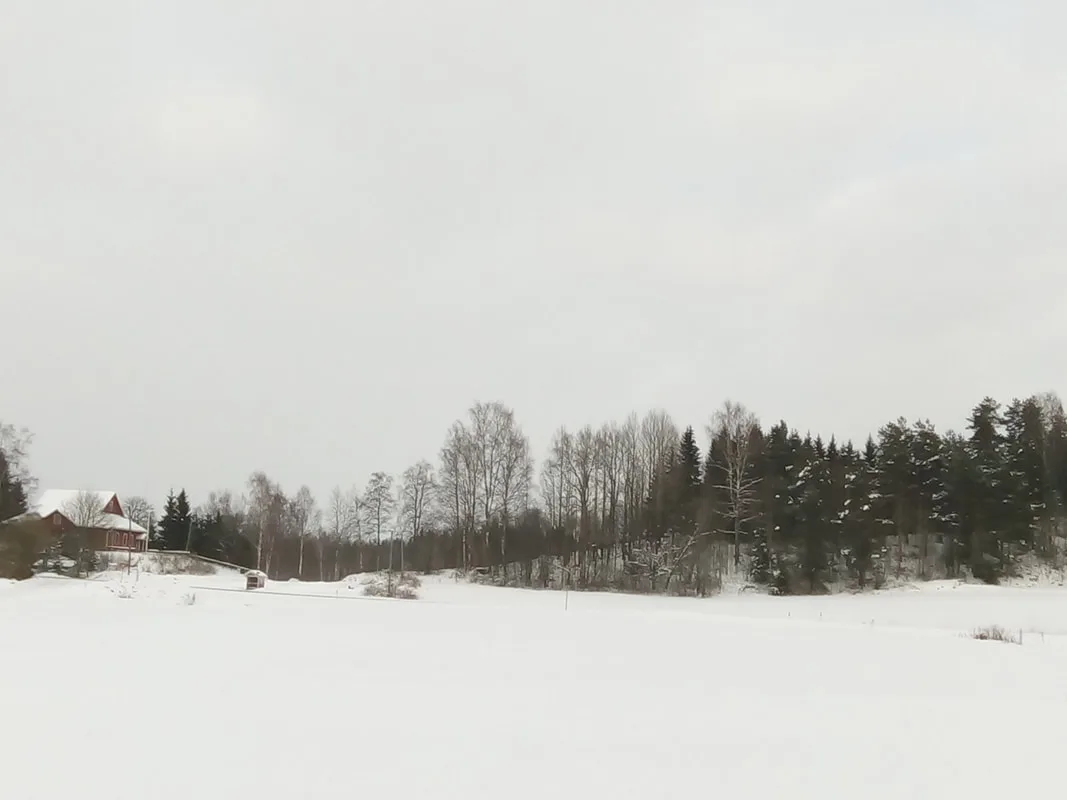 Auttoisten kylä, taustalla Maatalo. 