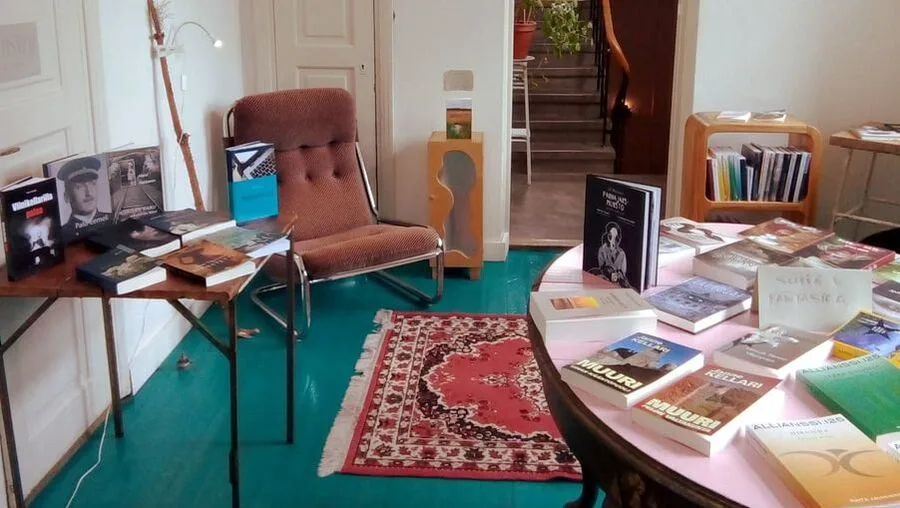 Omakustanteiden pop-up-kirjakauppa Ars Auttoisissa