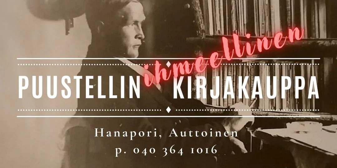 Kansankirjailija Topias Leivo istuu huoneessaan Puustellissa. 